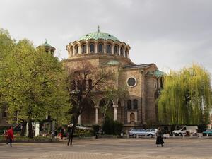 Кметът на София призова хората да не се струпват пред църквите