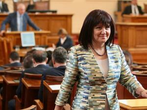 Караянчева предлага Парламентът да се събира само на извънредни заседания