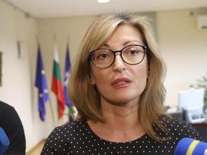 Захариева: Над 700 българи искат да се приберат у нас от чужбина