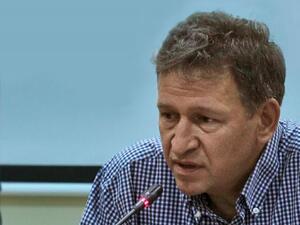 Стойчо Кацаров: Здравната система не е претоварена, тя бездейства