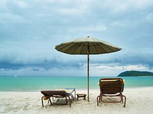 15 плажа по Черноморието пускат безплатни шезлонги и чадъри