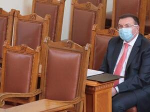 Министър Ангелов: Наблюдаваме тенденция към намаляване на заболеваемостта от COVID-19