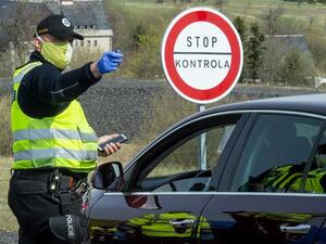 Словакия въвежда задължителни тестове на туристите за коронавирус на границата