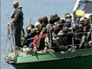 760 незаконни мигранти от Африка пристигнаха на остров Лампедуза за 24 часа