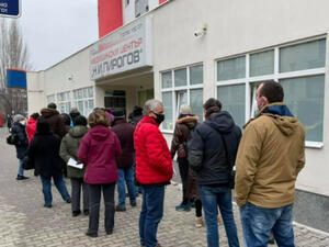 В "Пирогов" пунктовете за ваксиниране ще отворят в 13 ч.