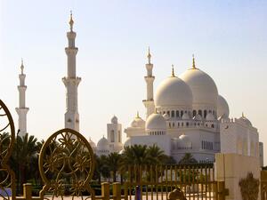 Абу Даби освобождава туристите от още три държави от карантина