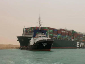 Контейнеровозът, заседнал в Суецкия канал, беше освободен успешно след 6 дни