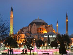 Турция отново налага комендантски час за топ туристически дестинации
