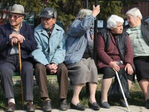 Старостта чука на вратата на пенсионната ни система