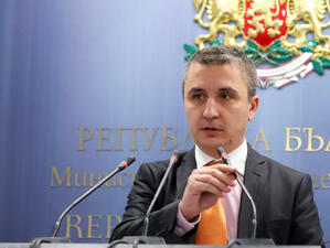 Министърът на енергетиката Александър Николов е подал оставка