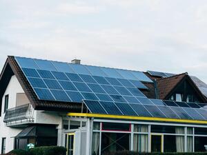 ЕК предлага всички нови сгради след 2029 г. задължително със слънчеви батерии на покривите