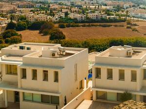 Чужденците поддържат кипърския имотен пазар