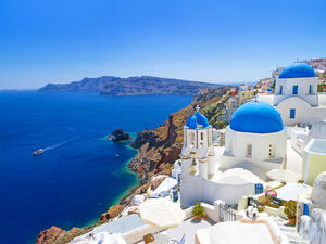 Кипърската църква инвестира 100 млн. евро в луксозен хотел на плажа