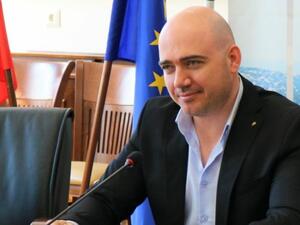 Проблемът е, че България няма бранд в туризма, смята министър Димитров