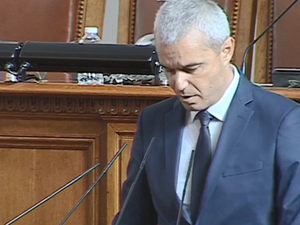 Първи скандал в парламента - депутати напуснаха залата при речта на Костадинов 