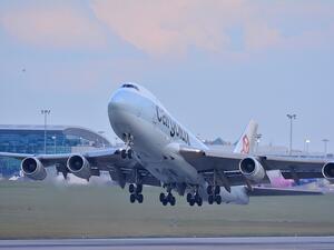 "Боинг" се сбогува официално с легендарния си модел 747