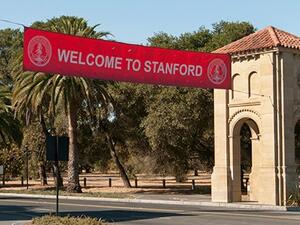 Университетът в Станфорд смени логото си 
