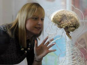 Компанията на Мъск имплантира първия мозъчен чип на човек