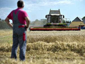Еврокомисията не дава фермерите да бъдат освободени от данък върху субсидиите