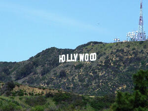 Лъснаха и боядисаха надписа "Холивуд" за първи път от 35 години насам