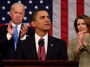 Обама маневрира в опити за избягване на "фискалната пропаст"