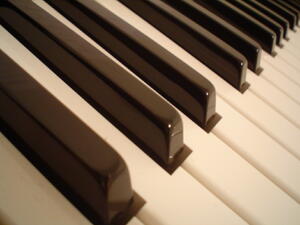 Продадоха пианото от "Казабланка" за над 600 хил. долара