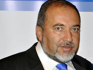 Външният министър на Израел Авигдор Либерман подаде оставка