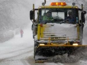 Движението в страната е затруднено заради снеговалежа