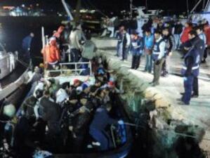 Лодка с около 200 имигранти се преобърна в Средиземно море