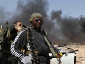 Силите на Кадафи бомбардират Зинтан и Яфран