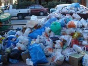 Солун е заринат с боклуци заради липса на пари за почистване