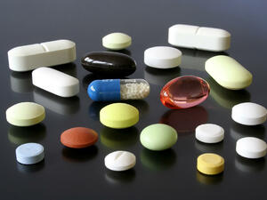 КЗК: НЗОК ограничава конкуренцията между аптеките