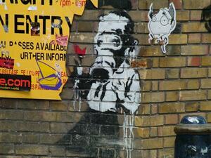 <p>Banksy е добре известен със своите провокативни творения</p>