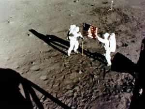 Американските знамена на Луната се разпадат?