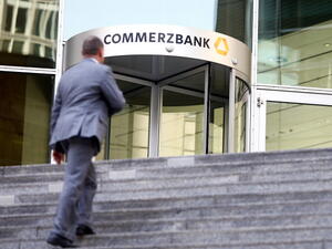 UBS купува правителствения дял в Commerzbank?