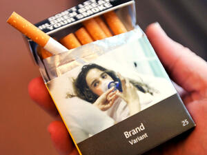 Стандартизираните опаковки на цигари отказват тийнейджъри от пушене
