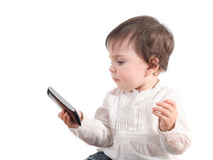 38% от децата под 2 години ползват таблет или смартфон