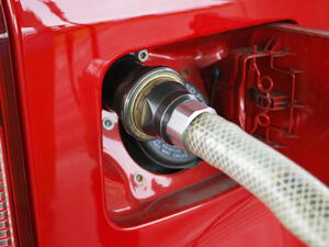 Европа ще зарадва шофьорите с още шест години евтин метан