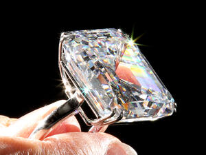 Продадоха 52-каратов диамант за 10,9 млн. долара