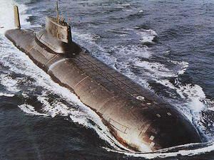 <p> </p>
<p style="margin-bottom: 0cm;"><strong>Чудовище от дълбините</strong></p>
<dl><dd class="western" style="margin-left: 0cm;">Съветските 	атомни подводници от клас „Тайфун“ 	продължават да служат във флота на 	Русия. И до момента те остават най-големите 	в света с дължина от 175 метра.</dd></dl>