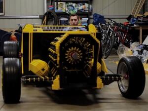 Невероятно! Направиха истинска кола от Lego (Видео)