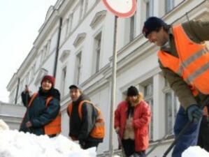 Чистят основните булеварди и улици в София