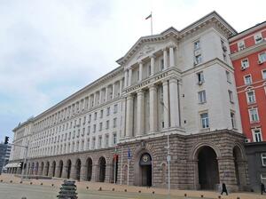Сградата на правителството със застраховка срещу размирици