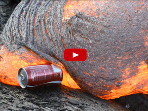 Да гледаш как лава унищожава кутийка Coca Cola e хипнотизиращо (ВИДЕО)