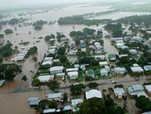 Наводненията в Австралия застрашават все повече градове и хора