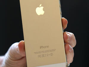Apple продаде рекорден брой iPhone-a за последните три месеца