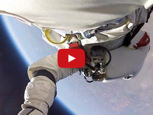 Изумителни нови кадри от космическия скок на Феликс Баумгартнер (ВИДЕО)
