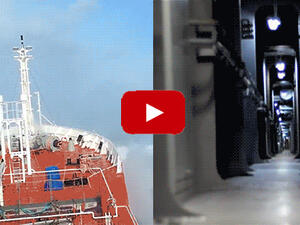 Гледайте как огромен кораб се деформира отвътре заради гигантски вълни (ВИДЕО) 