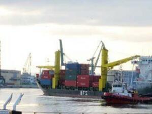 Пристанище Варна е затворено за всички кораби