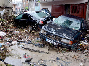 Две трети от българите са изпратили SMS в помощ на пострадалите от наводненията